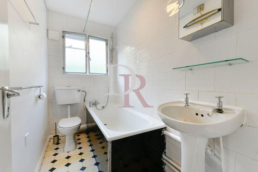 Property photo 3 of 11 Photo 2