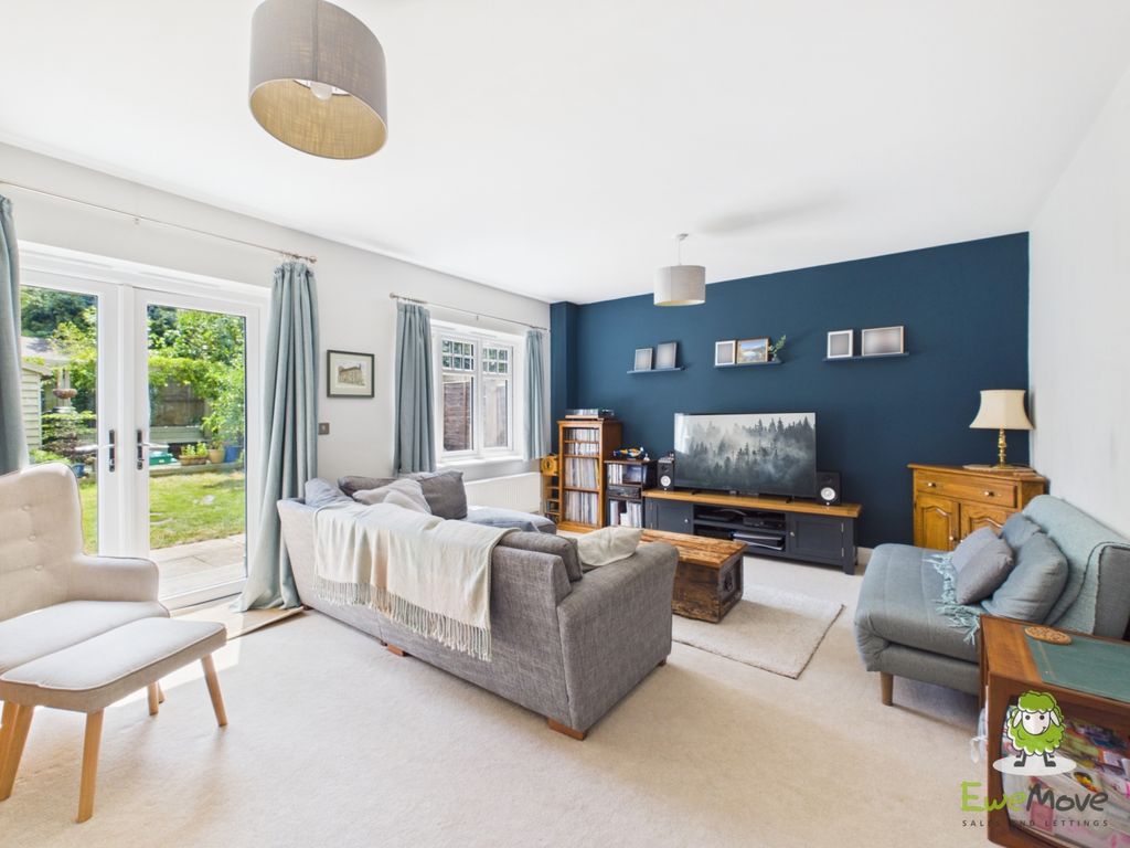 Property photo 3 of 36 Ewemove Estate Agents Basingstoke - 3 Stanton Cour