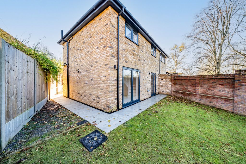 Property photo 2 of 17 Kites-View-Larks-Herne-