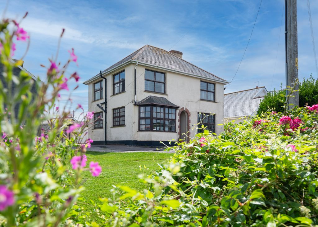 Property photo 1 of 15 7 New Road