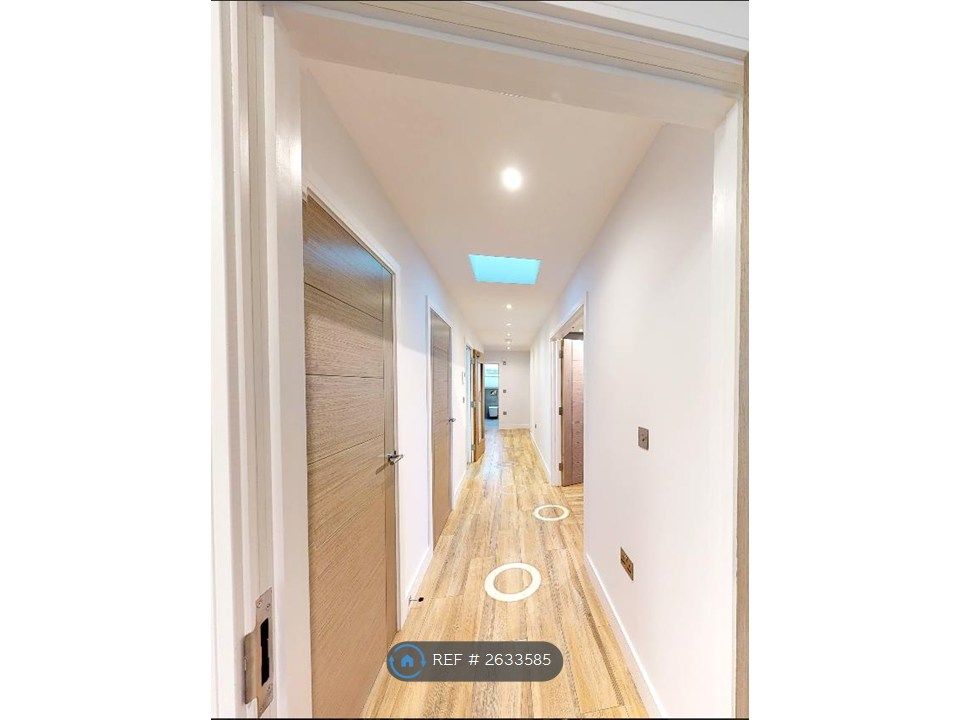 Property photo 2 of 19 Entrance Hallway
