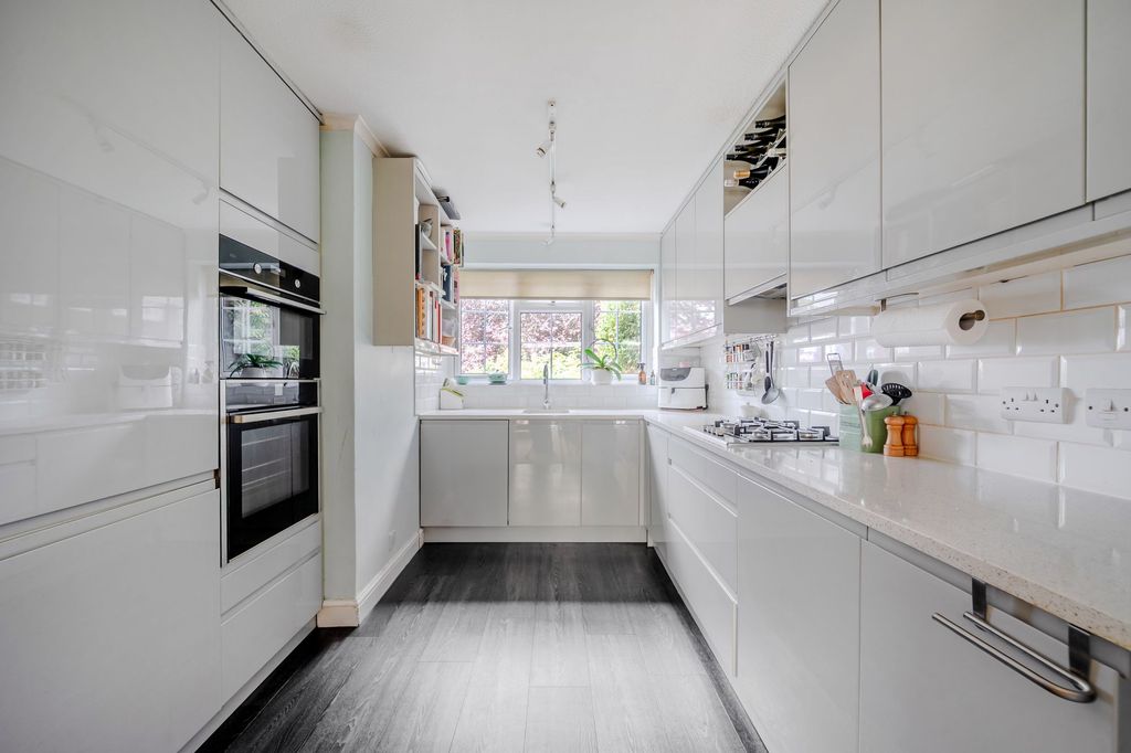 Property photo 2 of 18 Kitchen