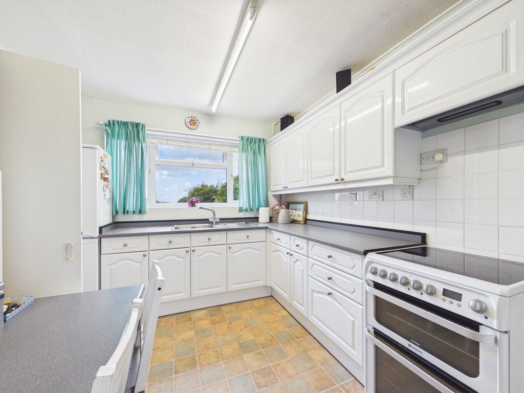 Property photo 3 of 15 Cam01354G0-Pr0684-Still003