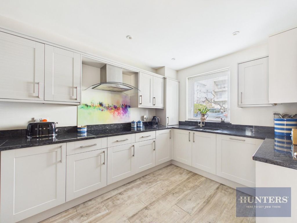 Property photo 2 of 28 Kitchen