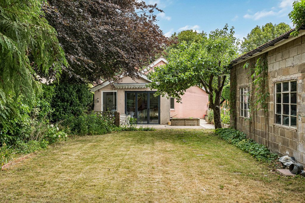 Property photo 1 of 20