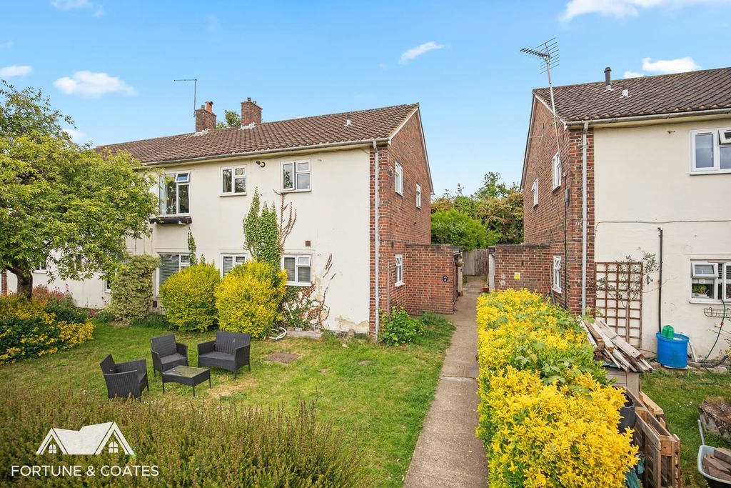 Property photo 1 of 21 Broomfields_21.Jpg
