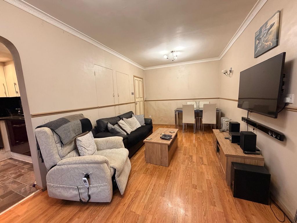 Property photo 3 of 7