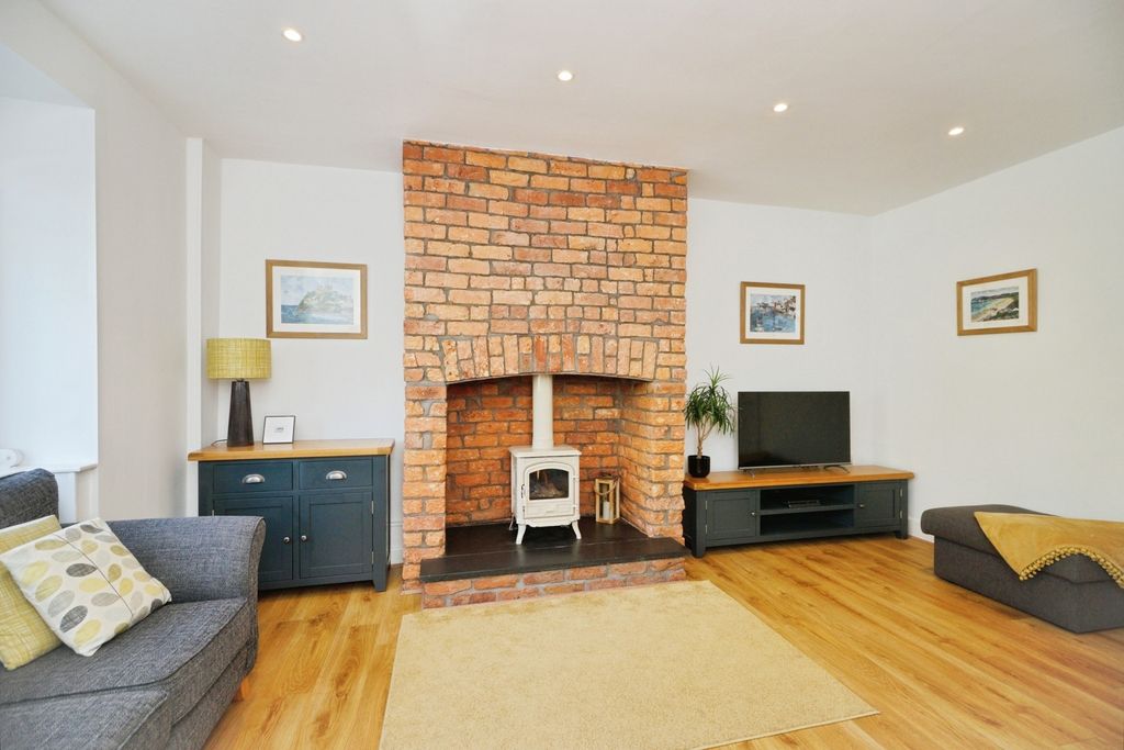 Property photo 2 of 22 Pbox-Img.Jpg