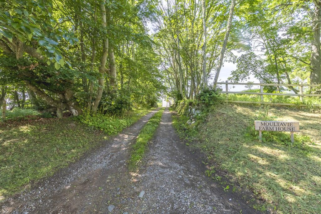 Property photo 2 of 52 Moultavie House.Jpg