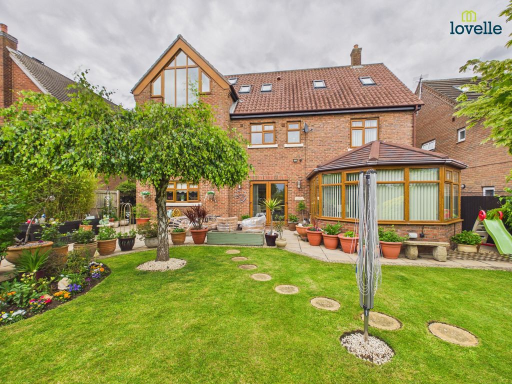Property photo 2 of 40