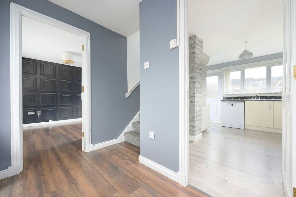 Property photo 3 of 25