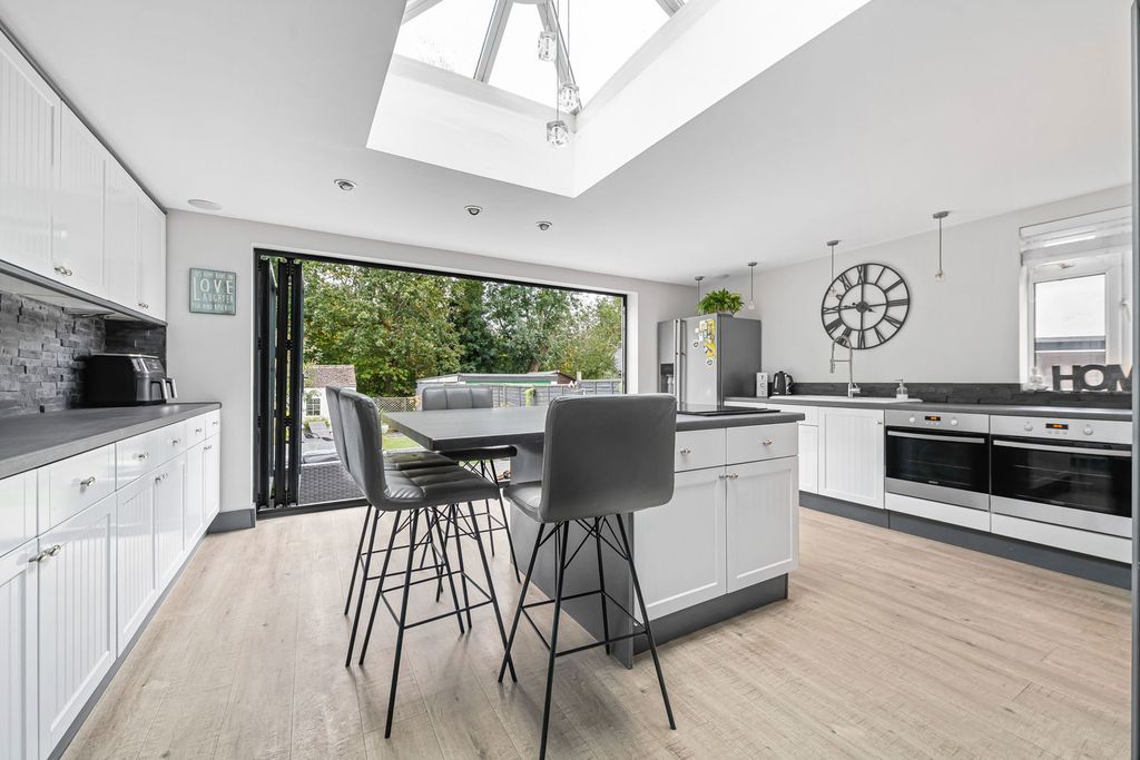 Property photo 2 of 26