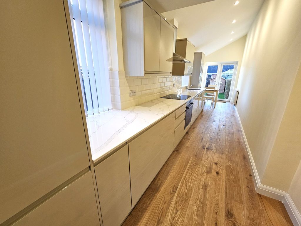 Property photo 3 of 20 Kitchen