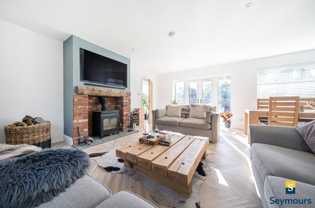 Property photo 1 of 17 Living/Dining