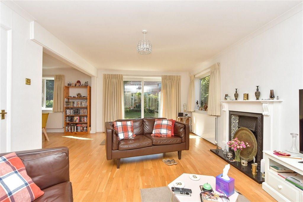 Property photo 2 of 19 Lounge