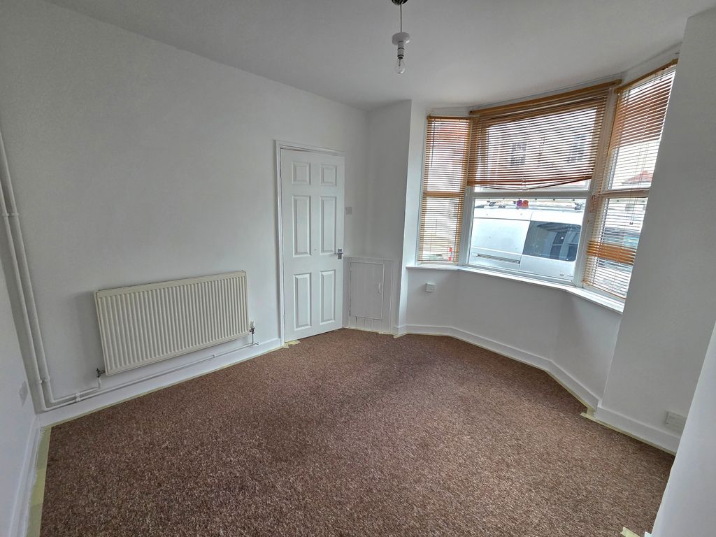 Property photo 3 of 12 Image