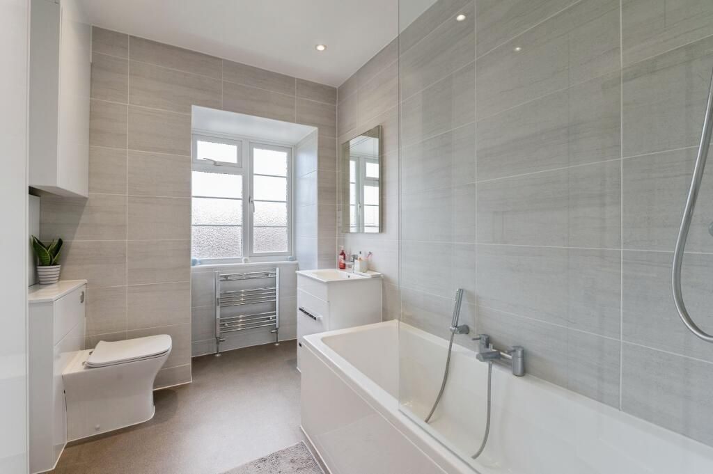 Property photo 2 of 7 Bathroom