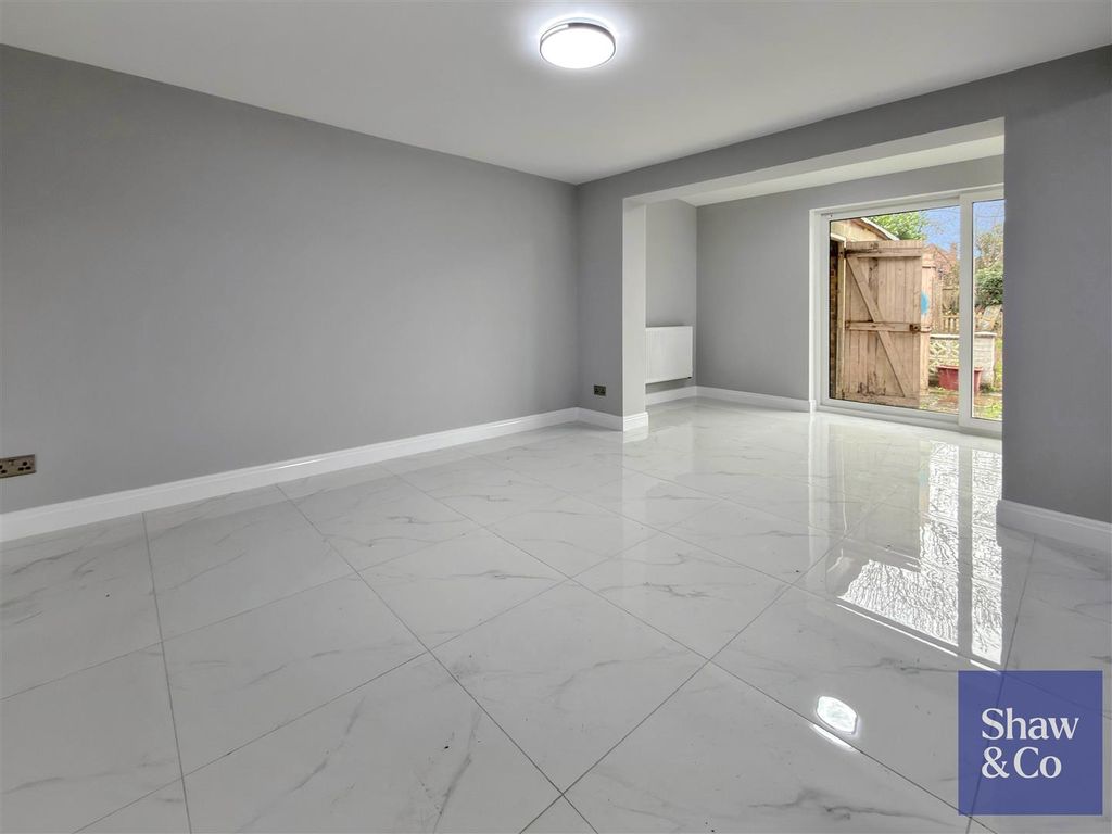 Property photo 2 of 17 Lounge.Jpeg