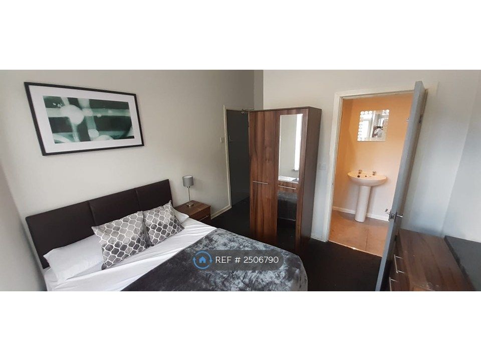 Property photo 1 of 9 Room 2- Double En-Suite With Kitchenette Available