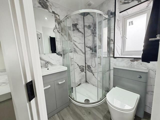 Property photo 2 of 7 Bathroom