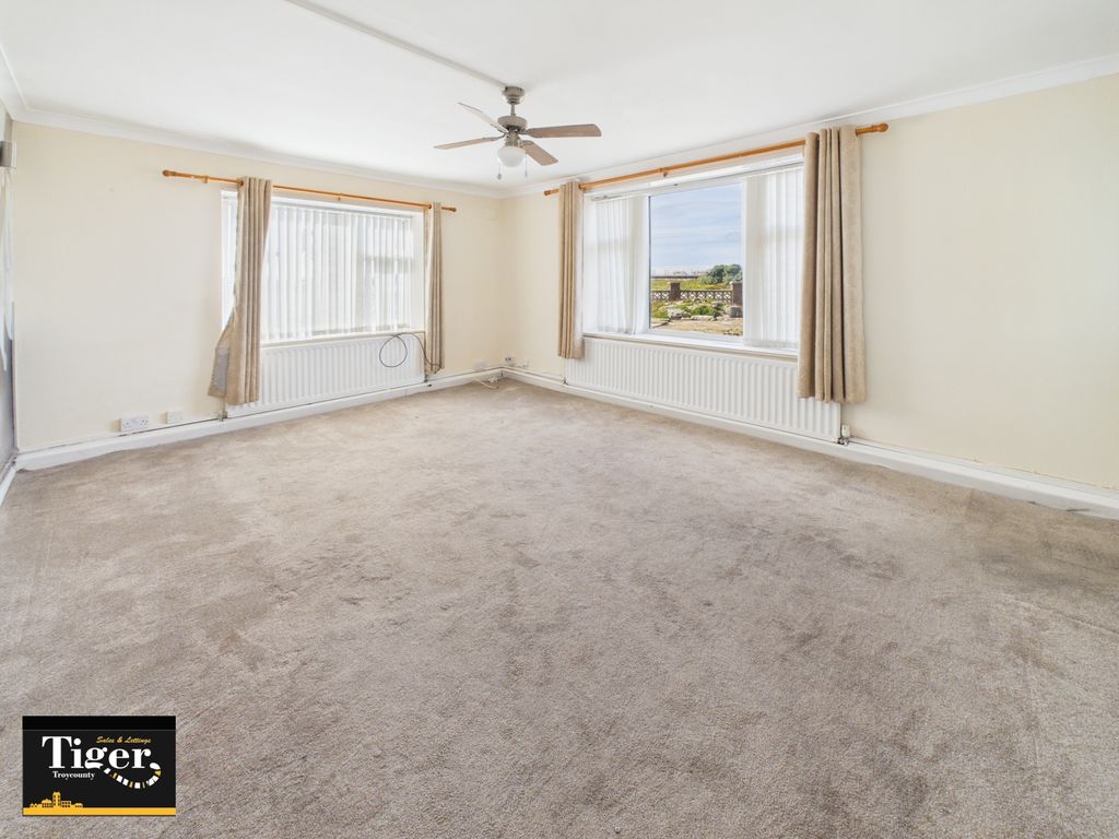 Property photo 3 of 10 Cam01931G0-Pr0408-Still003