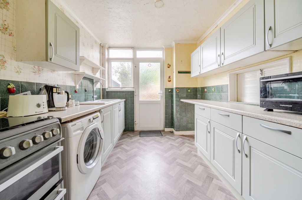 Property photo 3 of 13 1375151-18-690A14...