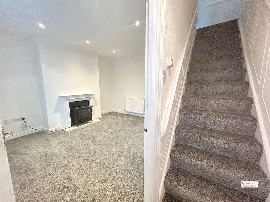 Property photo 2 of 17 Picture No. 16