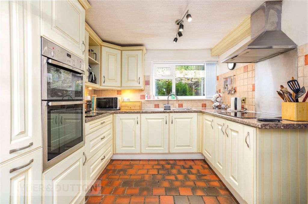 Property photo 3 of 35 Kitchen
