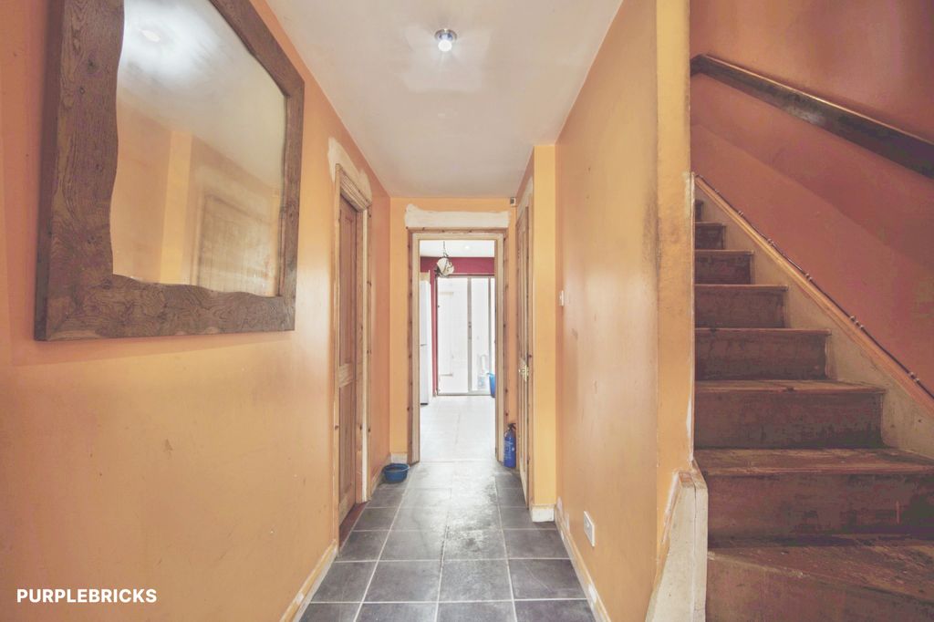Property photo 2 of 27