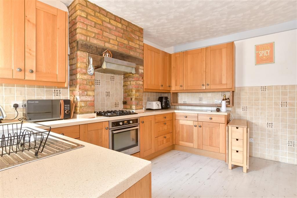 Property photo 3 of 8 Kitchen