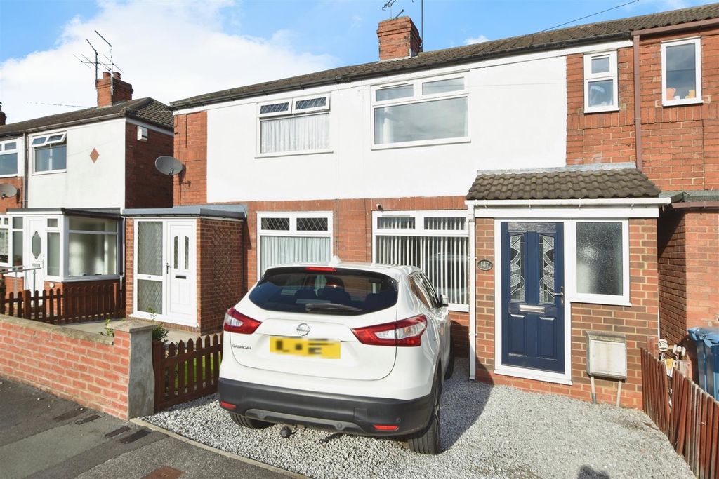 Property photo 1 of 9 Externally