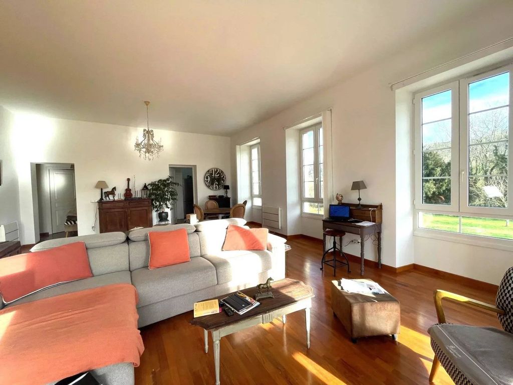 Property photo 2 of 11