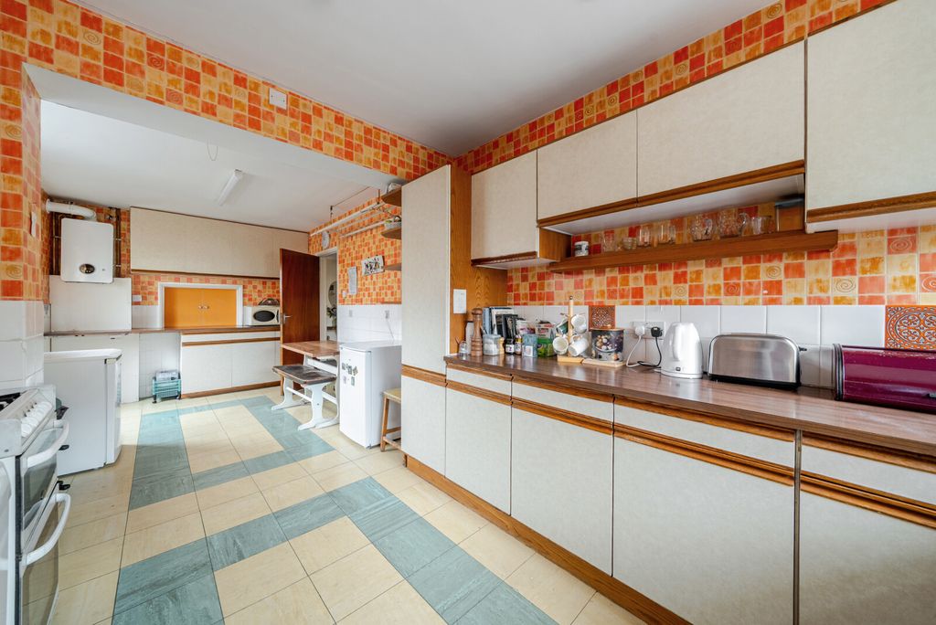 Property photo 3 of 19 1523545-13-1A0E74...