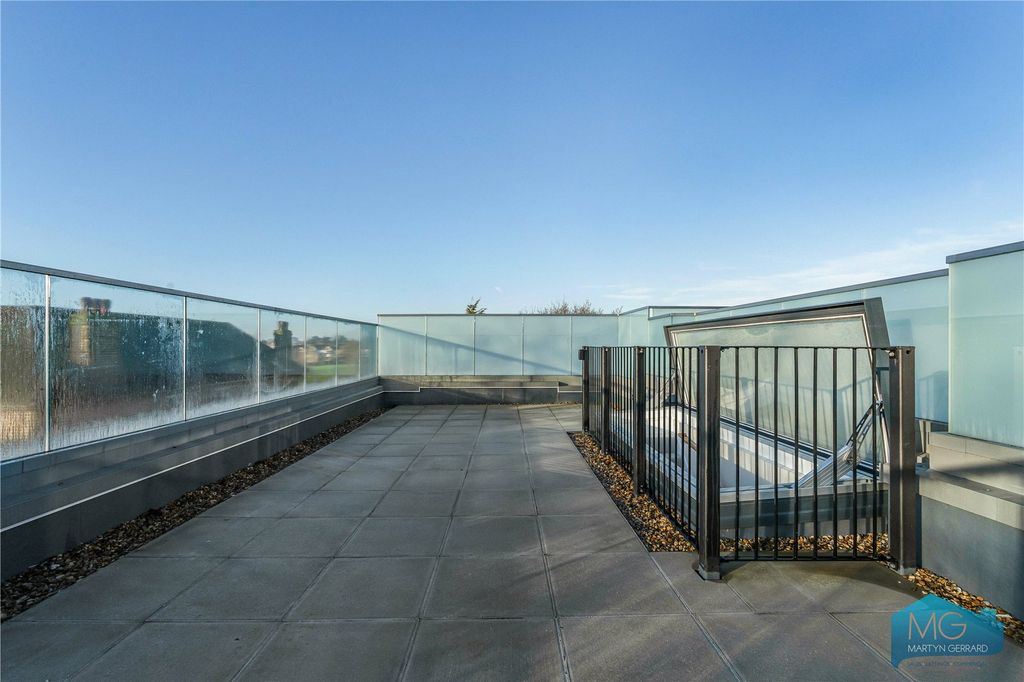 Property photo 3 of 29 Picture No. 04