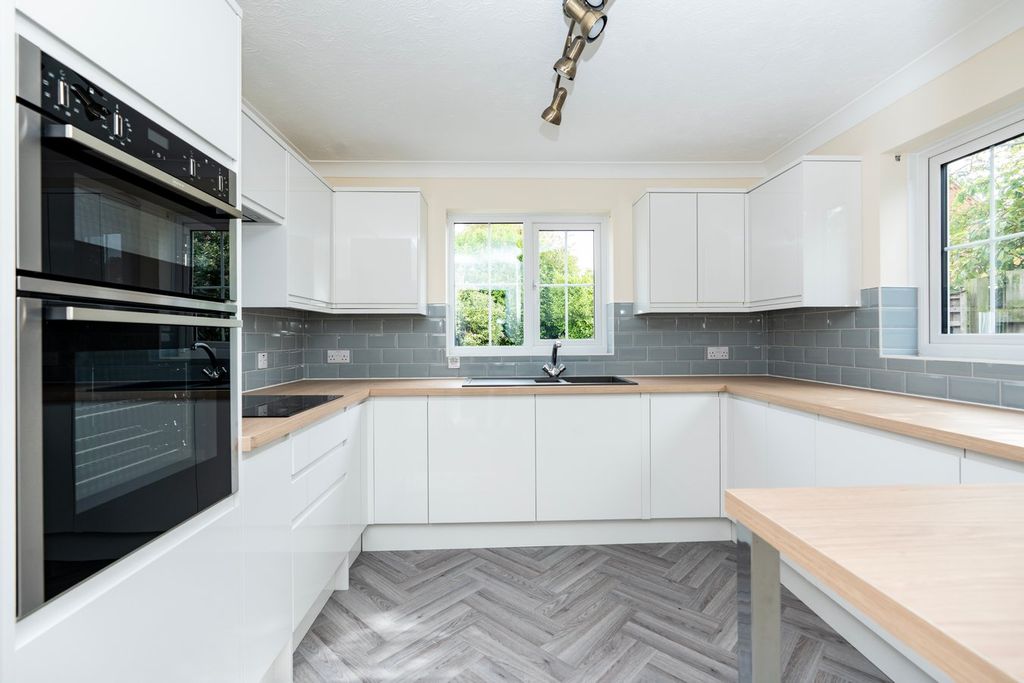 Property photo 3 of 18