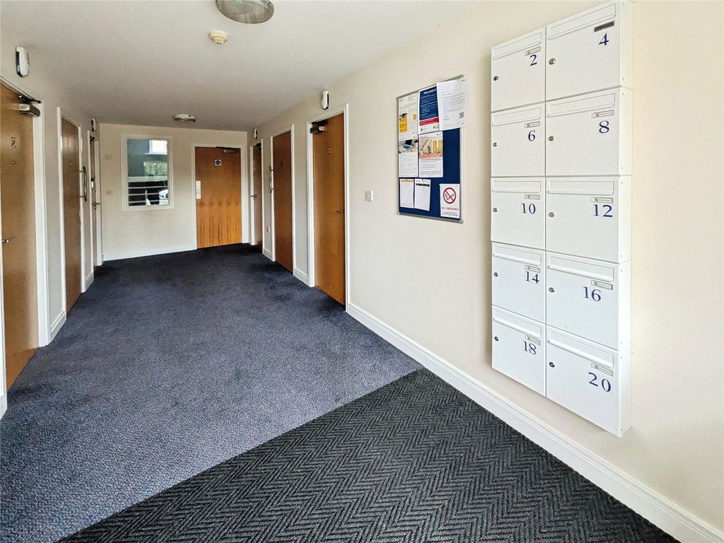 Property photo 3 of 9 Entry/Letterboxes