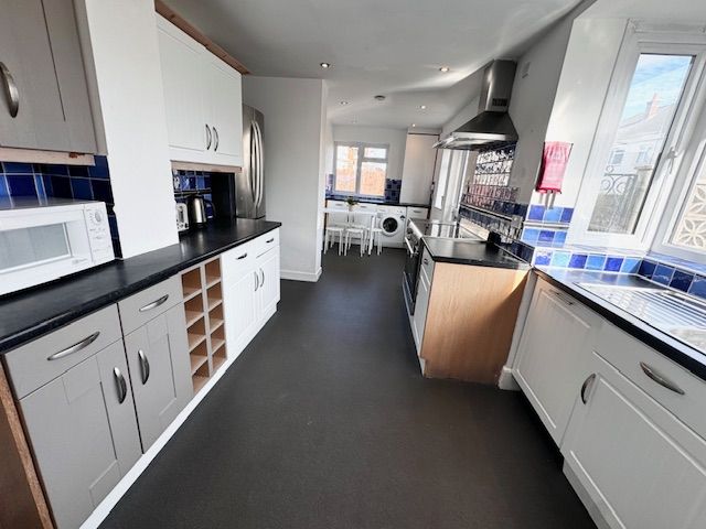 Property photo 3 of 24 Kitchen