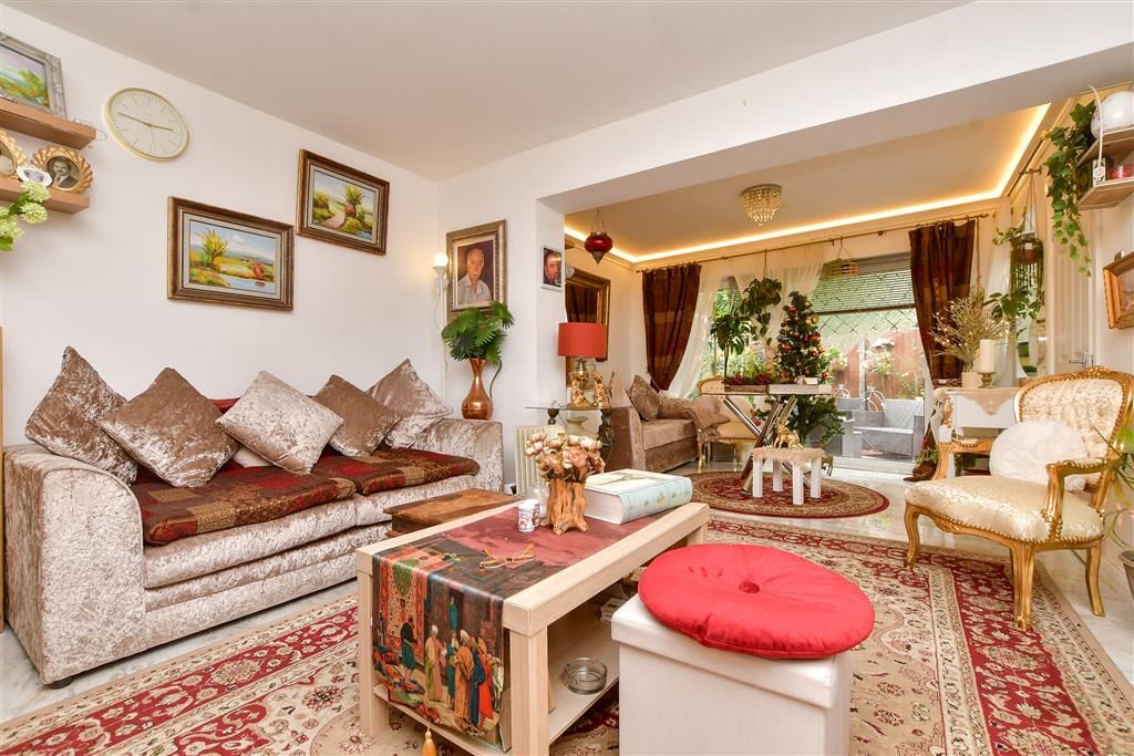 Property photo 3 of 14 Lounge