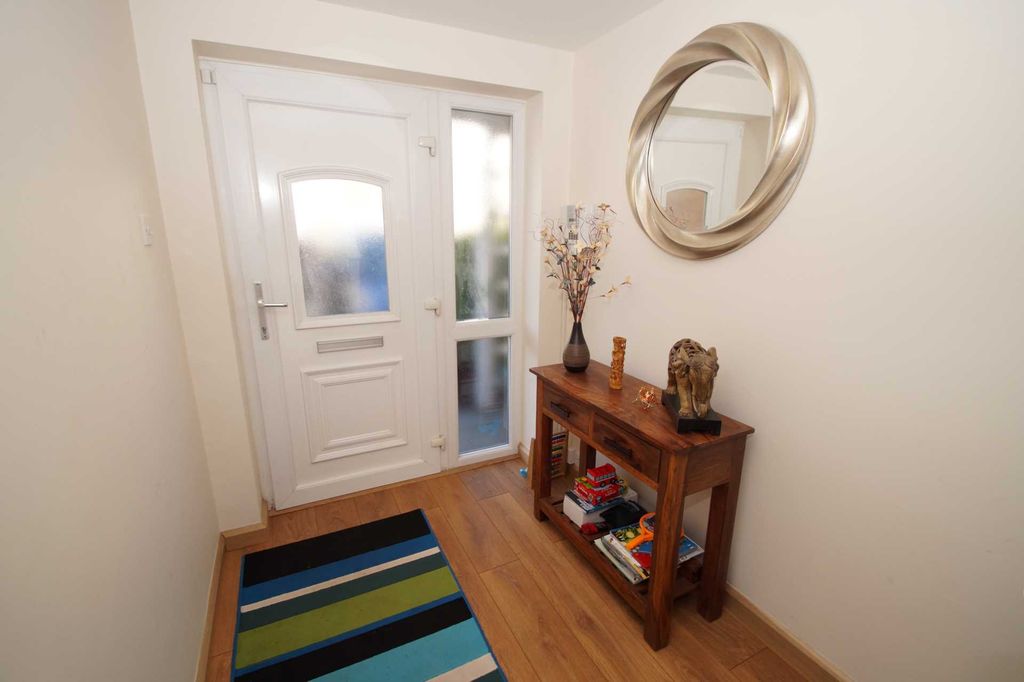Property photo 2 of 14 Photo