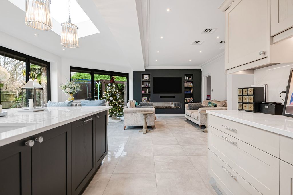 Additional image 7 of 5 bed detached house for saleHine Close, Coulsdon CR5