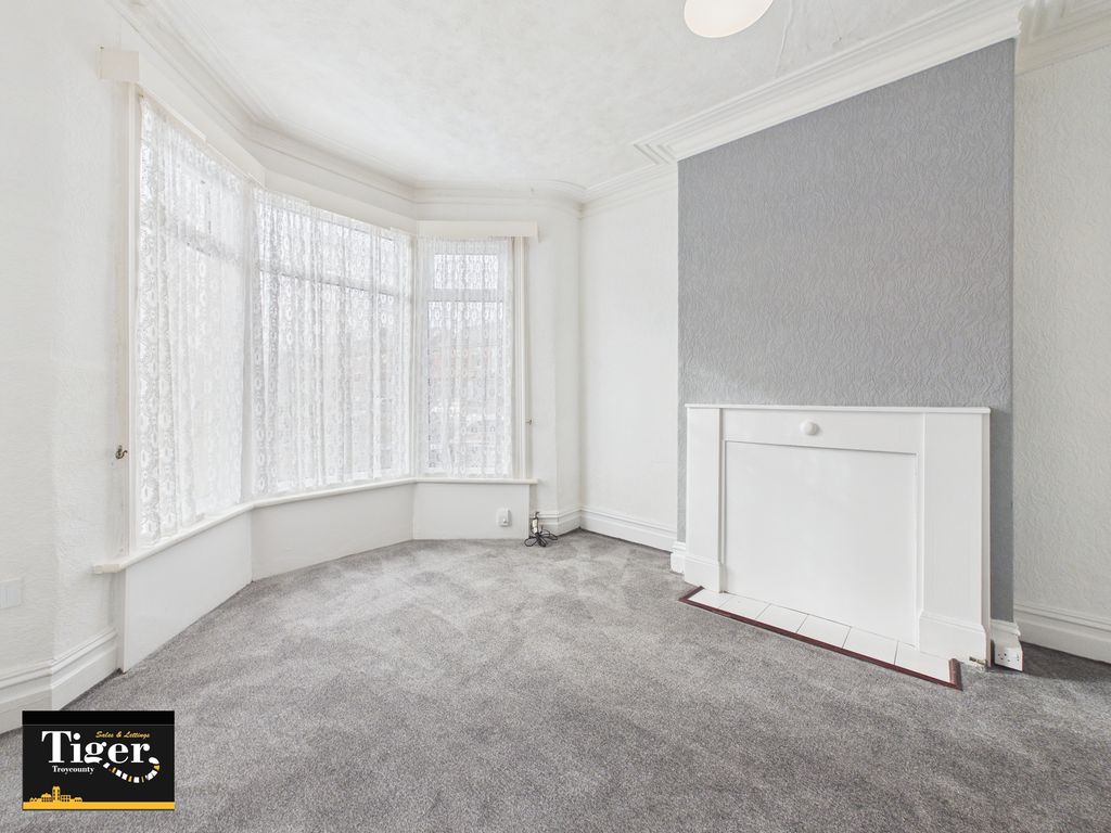 Property photo 3 of 16 Cam03440G0-Pr0570-Still004