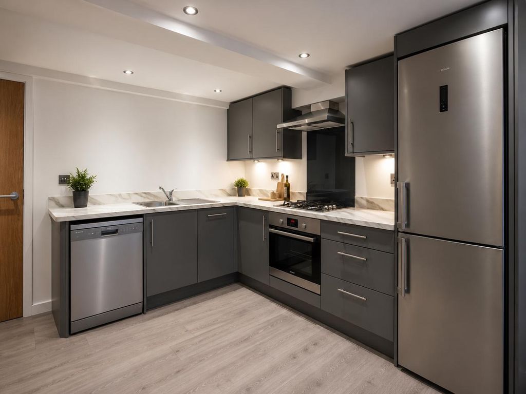Property photo 1 of 6 2 Bed Flat To Rent Camberley Avenue, London Sw20