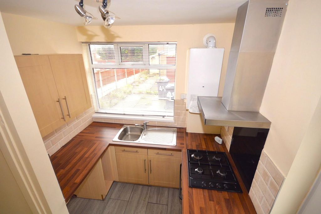 Property photo 1 of 9 Kitchen.Jpg