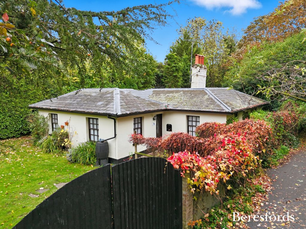 Property photo 1 of 37 Picture No. 04