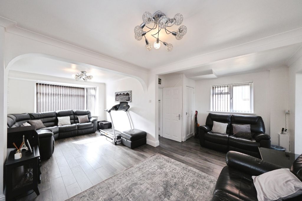 Property photo 3 of 20 Pbox-Img.Jpg