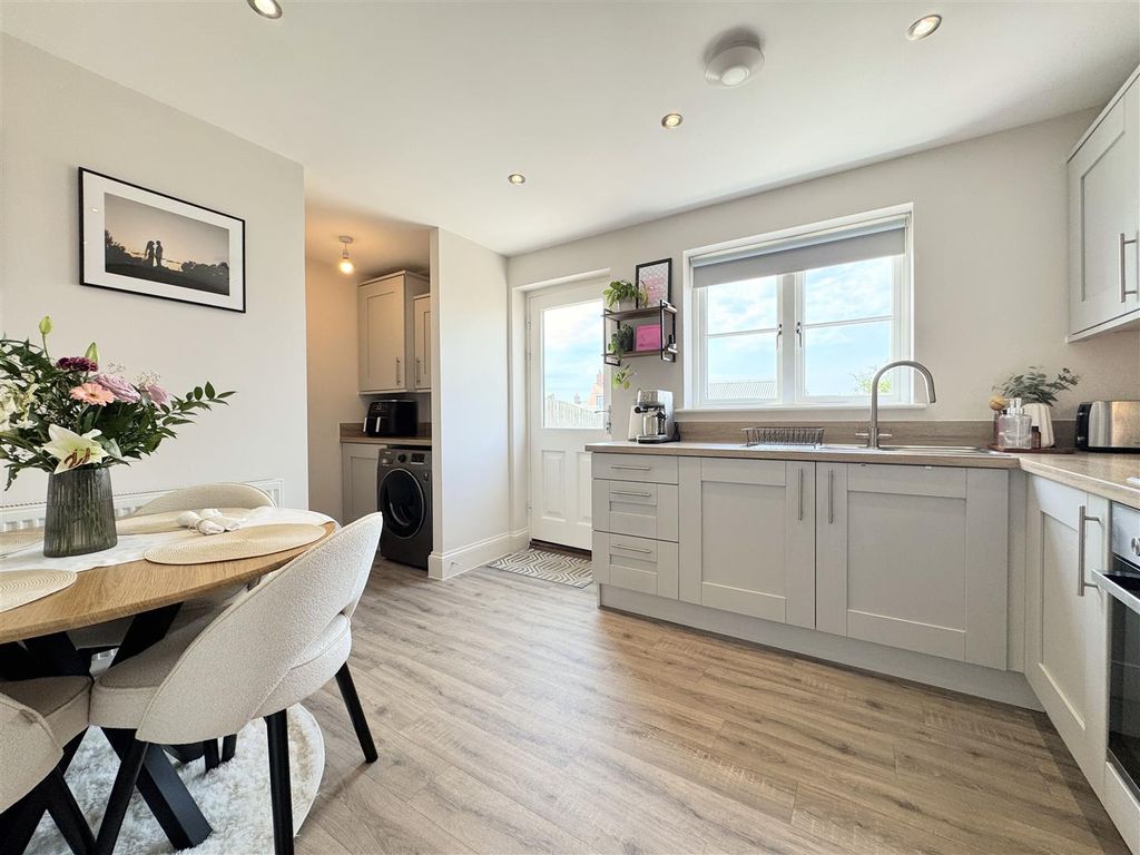 Property photo 3 of 28 Kitchen Diner