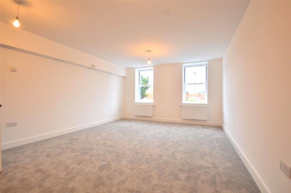 Property photo 2 of 9 Lounge