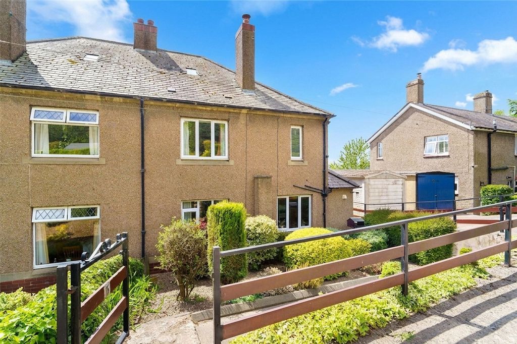 Property photo 2 of 36