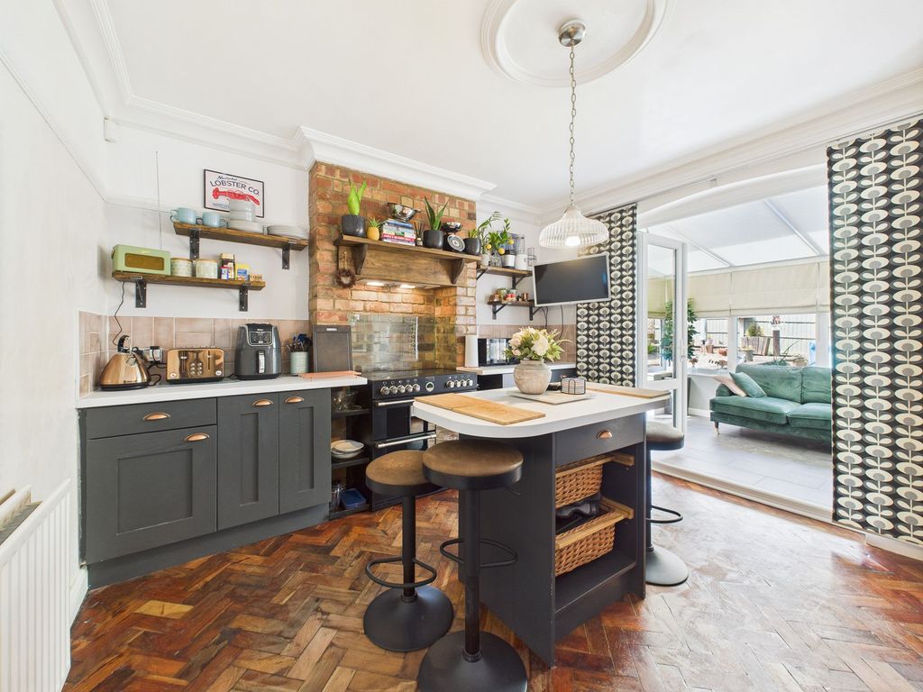 Property photo 3 of 21 Breakfast Kitchen