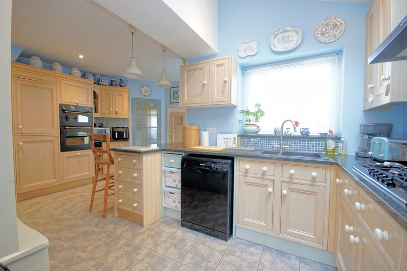 Property photo 3 of 20 Kitchen